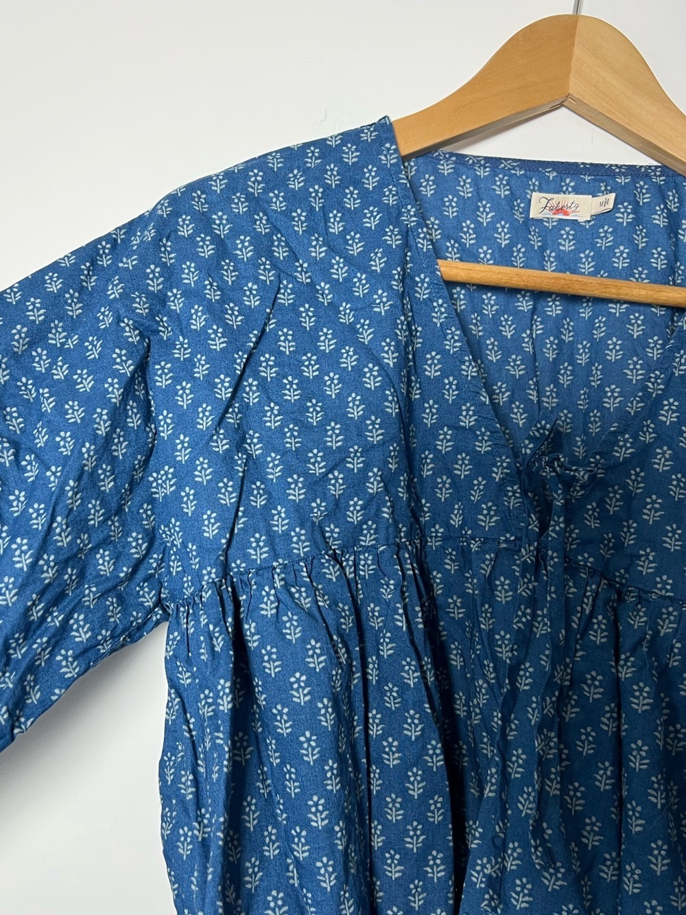 Faherty Lyla Top Organic Cotton Indigo Gobo Floral Print NEW - Picture 6 of 15